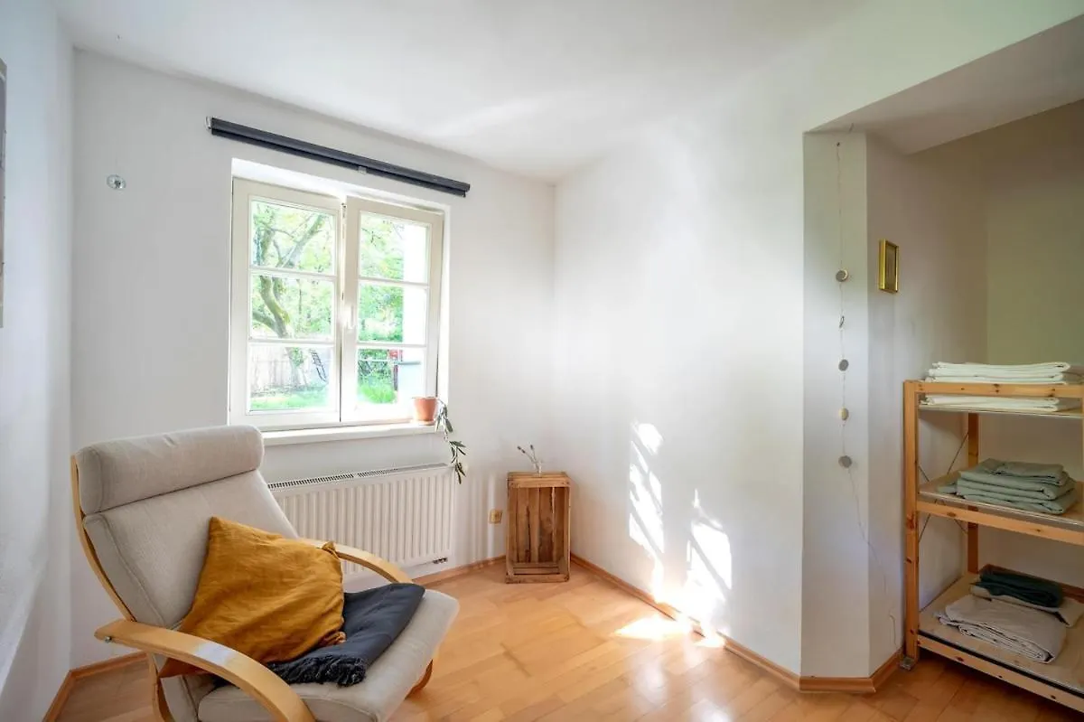 Lejlighed Central, Calm Oasis With Private Parking Graz