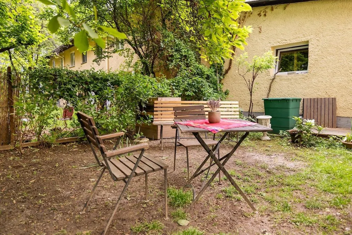Central, Calm Oasis With Private Parking Graz