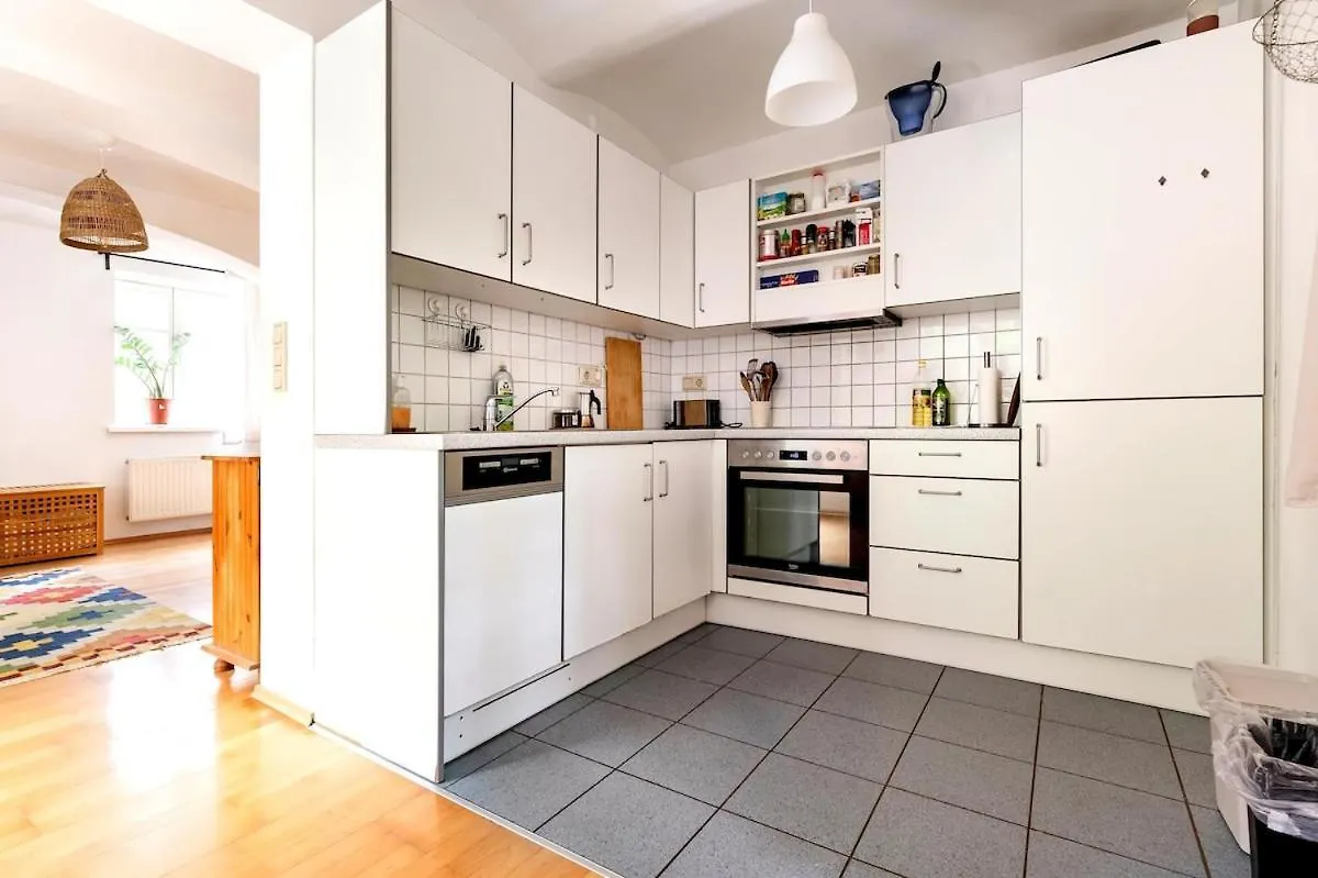 Central, Calm Oasis With Private Parking Graz Apartment